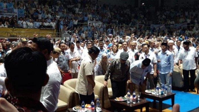 Prabowo Gelar Syukuran Klaim Kemenangan di TMII, Relawan Jokowi-Ma’ruf Gelar Tumpengan