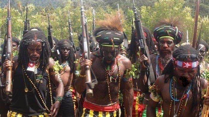 MAKIN NEKAT! KKB Papua Tembaki Mobil Rombongan Kapolres Maybrat Saat Bagi-bagi Sembako