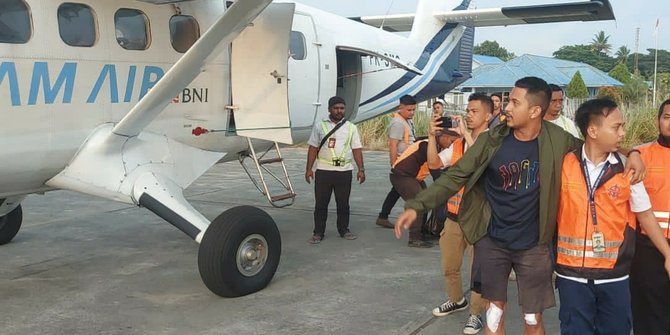 Pesawat Ditembaki KKB, Pilot dan Co-Pilot Selamat dan Dievakuasi ke Jayapura