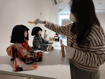 Japan Foundation Jaga Penampilan Koleksi Ningyo selama Pameran di GNI