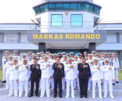 Danlantamal IX Terima Kejutan dari Polda Maluku di HUT ke-78 TNI